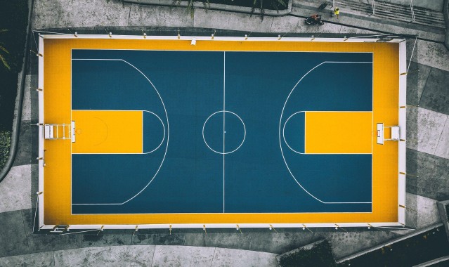 华体会|字母哥双十数据统治内线，沃克高分难救主，雄鹿力克老鹰获险胜