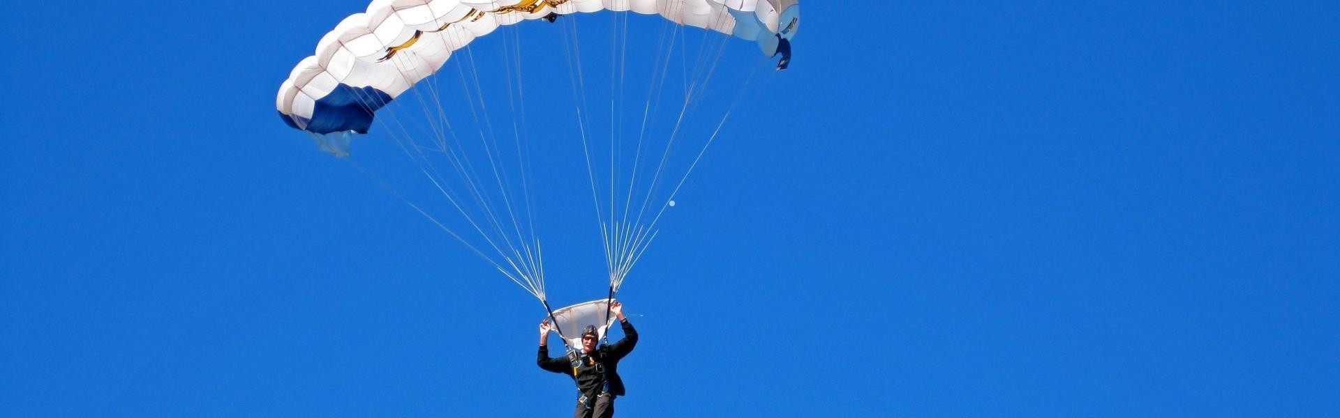 华体会_亨利谈阿森纳欧冠形势，当前排名非关键，巴黎去年已证明逆境可逆袭