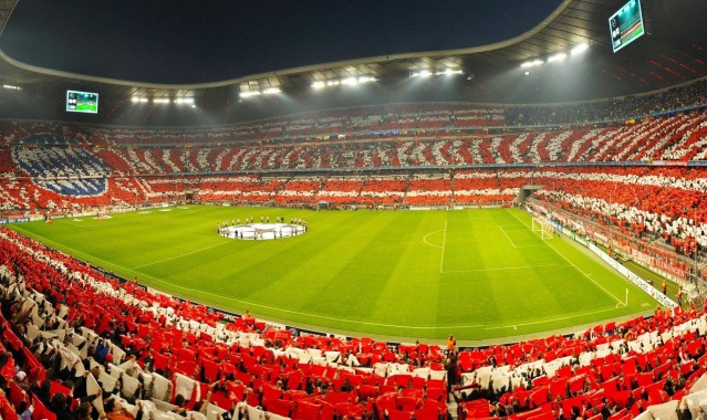 华体会官网|姆巴佩社交媒体分享与C罗昔日照片致敬偶像，梦想力量跨越世代引共鸣