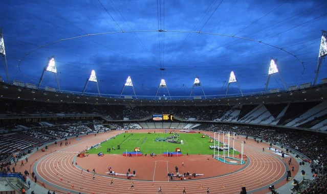 【华体会】历史新篇章！勒布朗·詹姆斯574场得分30+登顶GOAT宝座，再塑篮球传奇