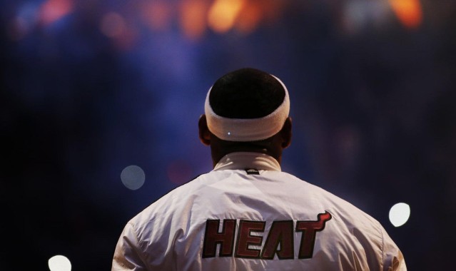 华体会集团|杜兰特翻身后仰锁定胜局 火箭新秀突破十分门槛迎生涯里程碑