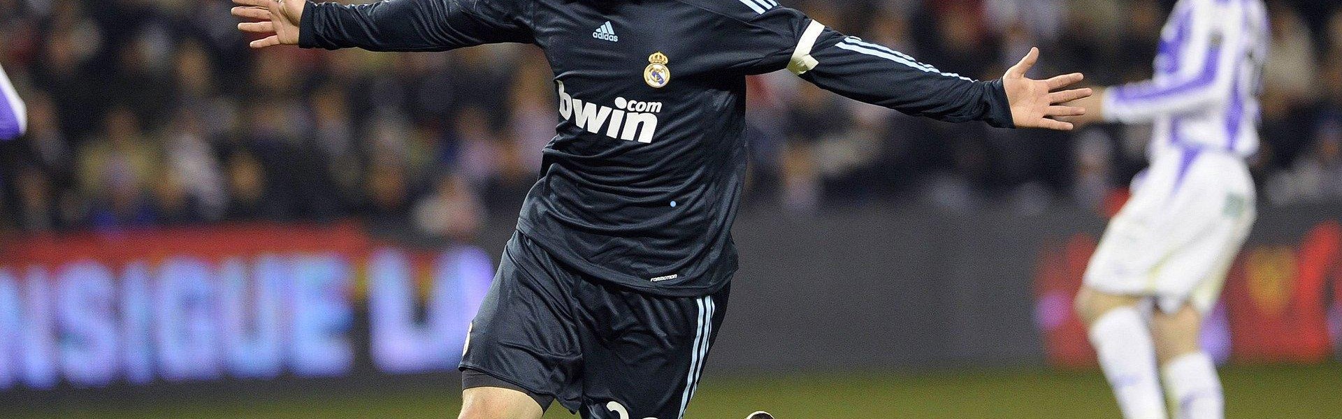 华体会-克罗斯直言皇马曼城中场掌控不足，英超客场疲软成赛季焦点