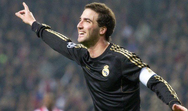 华体会赛事团队|婚姻再生变？莫拉塔与妻子分居传闻四起，妻子公开辟谣力证家庭稳固