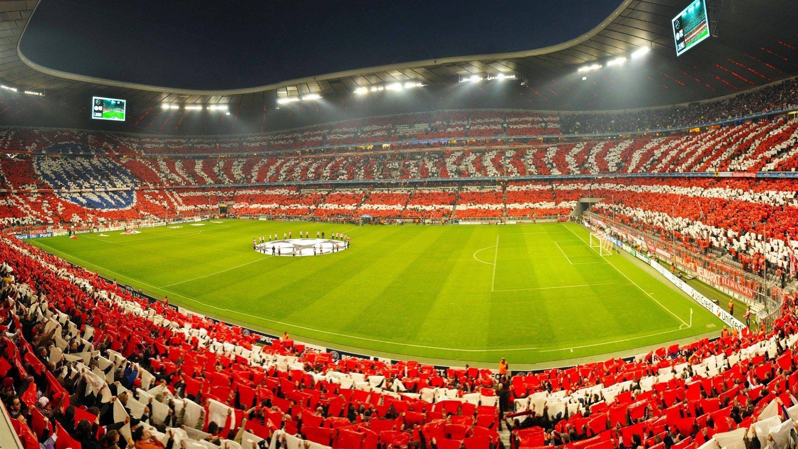 姆巴佩社交媒体分享与C罗昔日照片致敬偶像，梦想力量跨越世代引共鸣