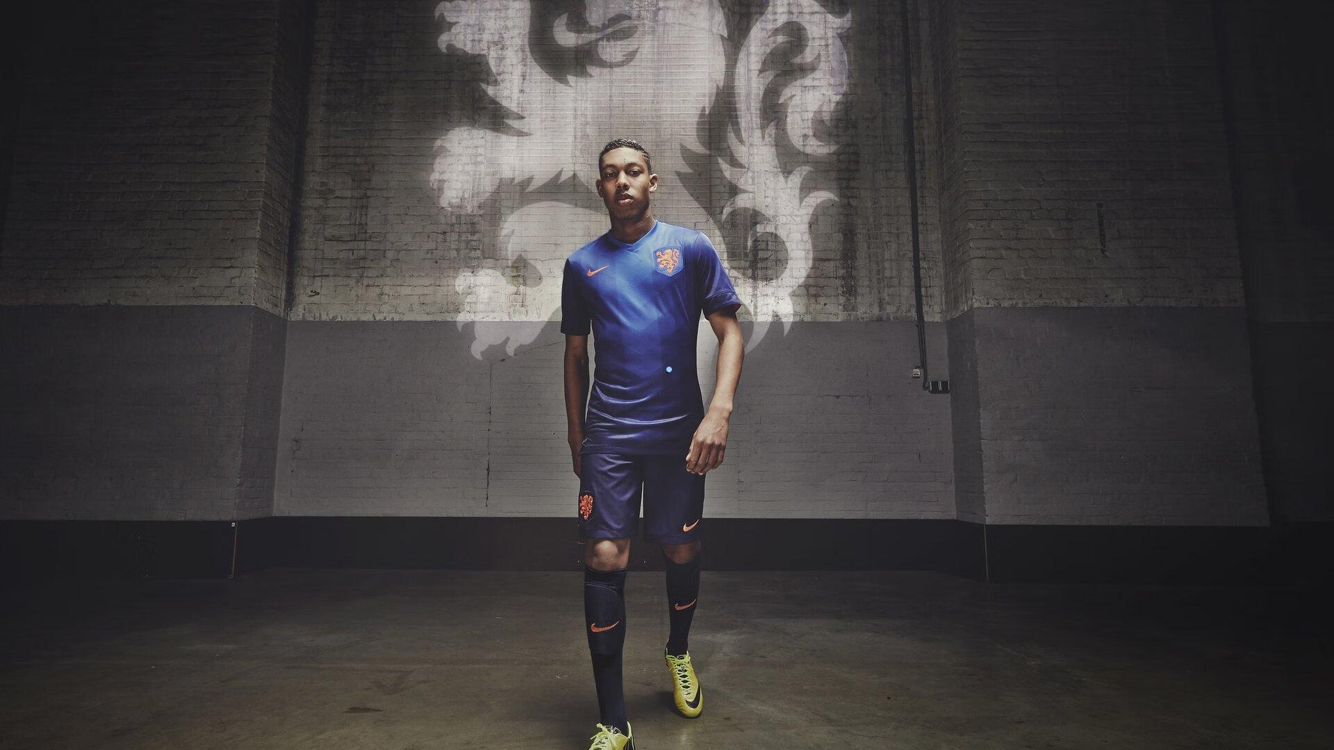 天山雄鹰展翅国际足坛获传奇盛赞 内斯塔助阵中国U23点燃新希望